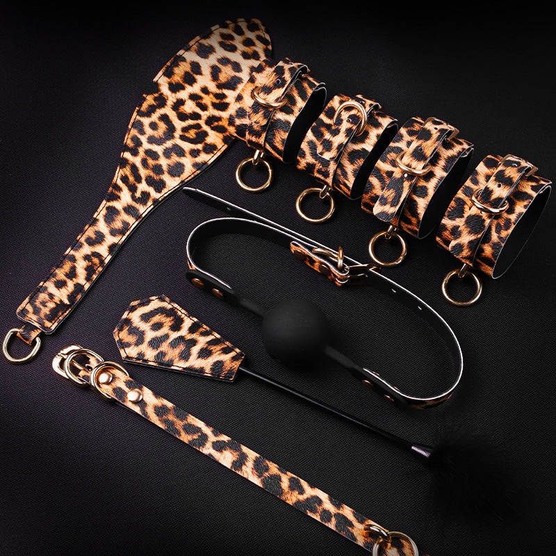 SM Prop Leopard Print 10-piece Set